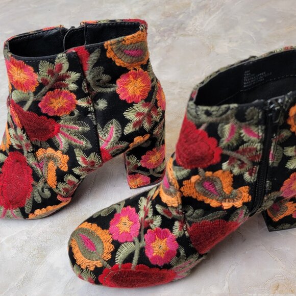 MIA Vail Floral and Paisley Embroidered Black Ankle Boots size 8M - Picture 5 of 12